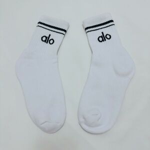 New! ALO Yoga White Half-Crew Throwback Socks